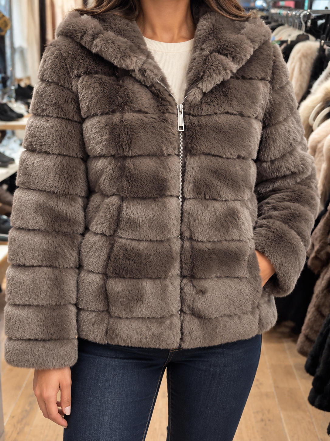 Vestes & Manteaux – veste marron à capuche effet fourrure portée