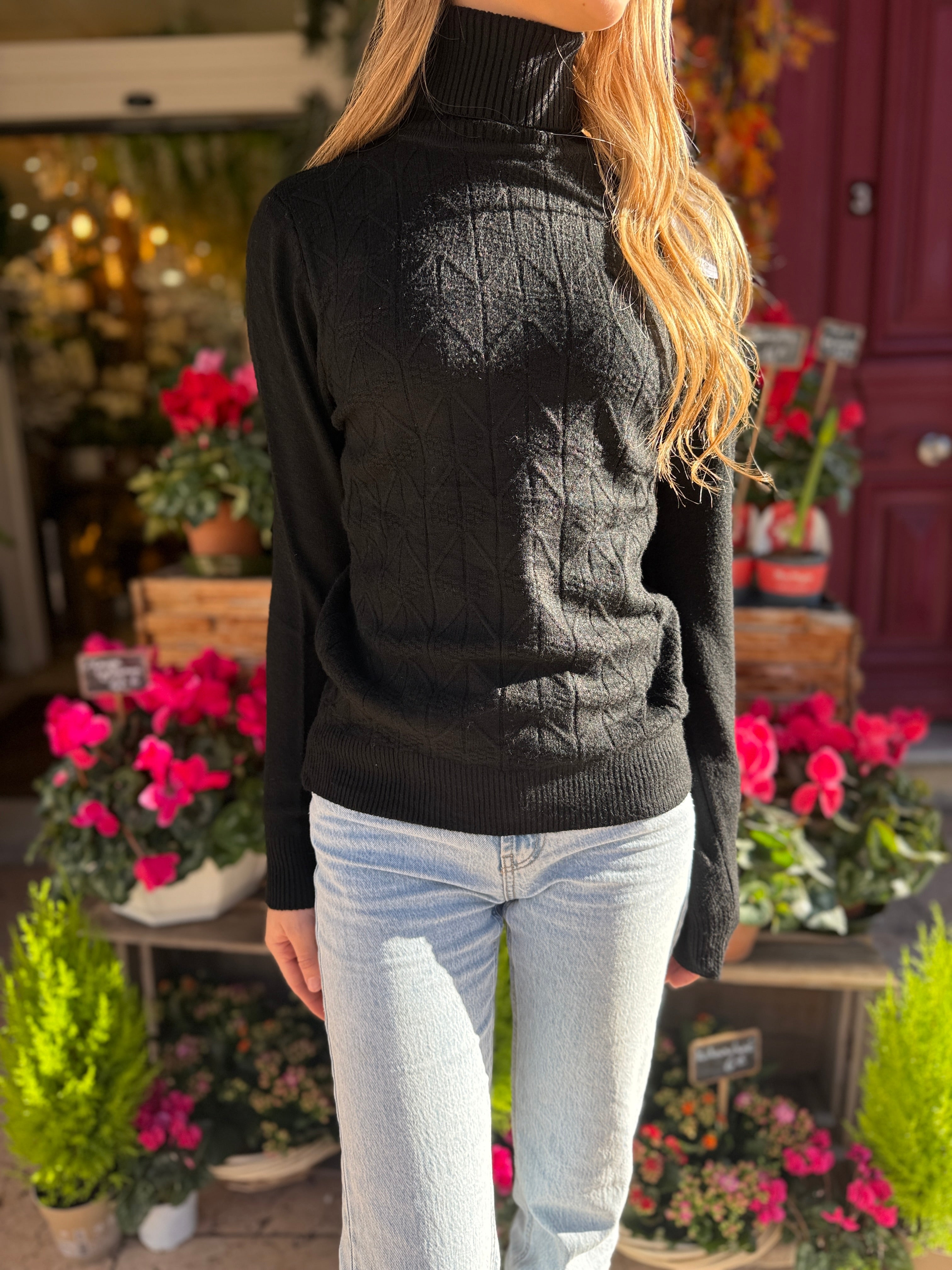 Pull Col Roulé Motif Losanges – Taille Unique – 10 €