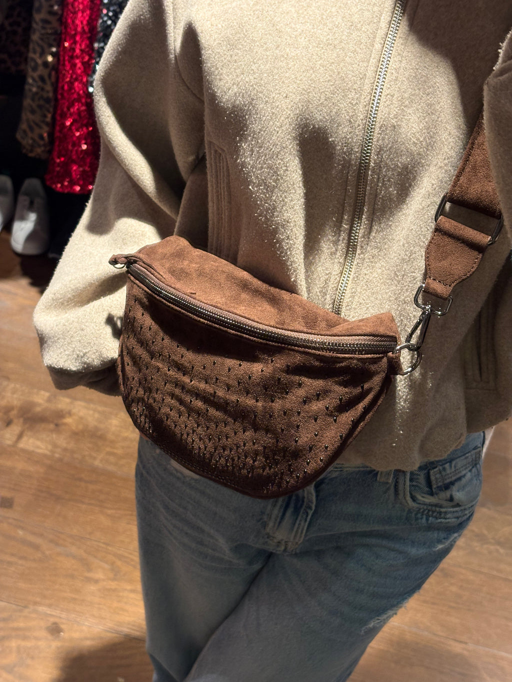 Banane KIFFEUR – L’élégance du daim, le style sans effort