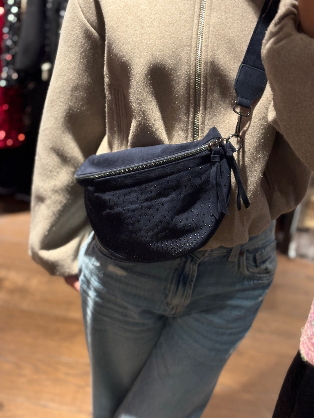 Banane KIFFEUR – L’élégance du daim, le style sans effort