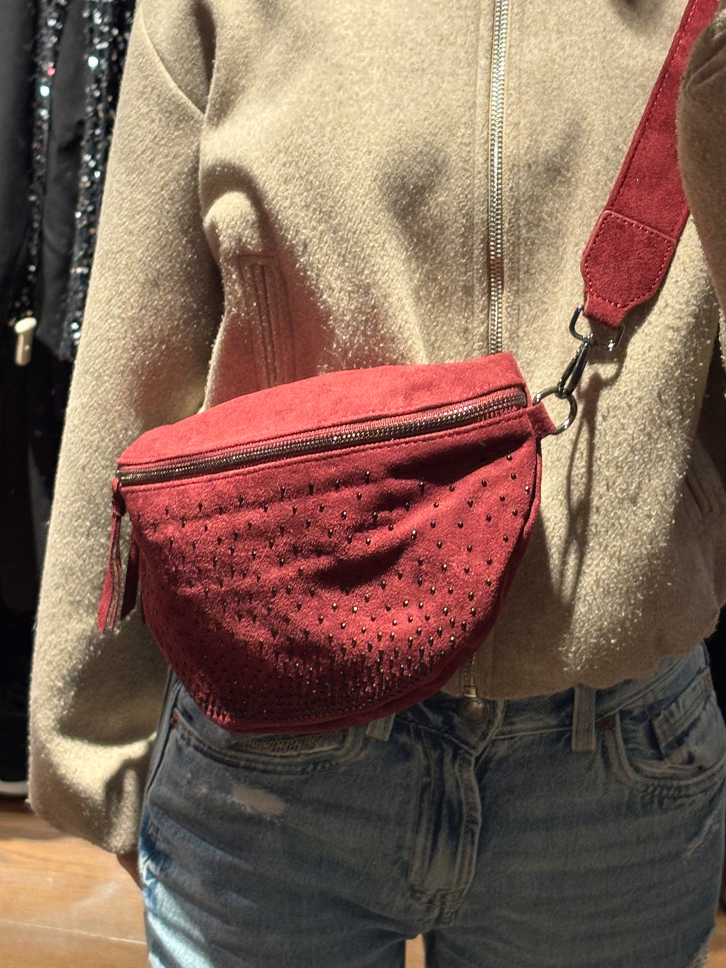 Banane KIFFEUR – L’élégance du daim, le style sans effort