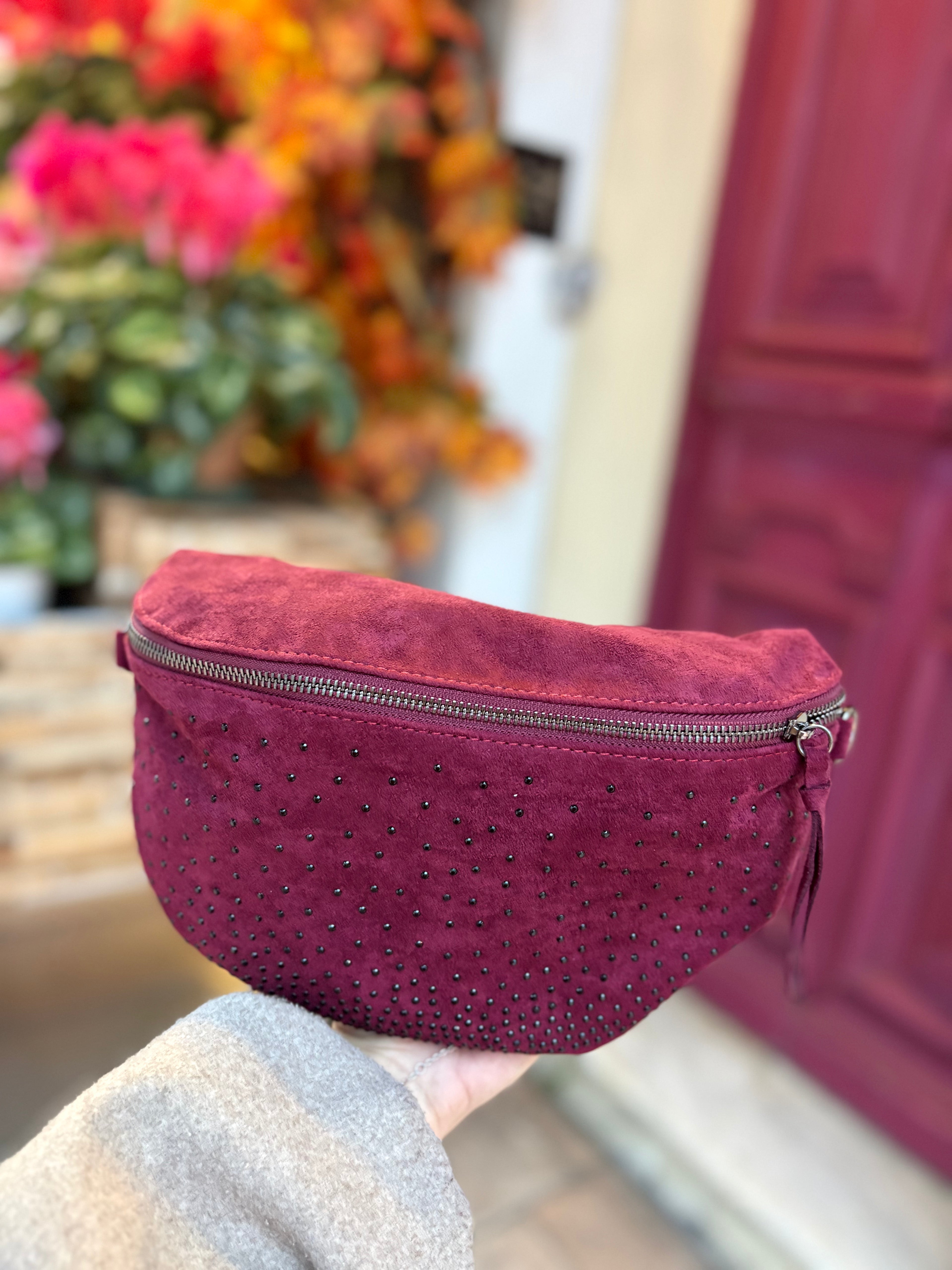 Banane KIFFEUR – L’élégance du daim, le style sans effort