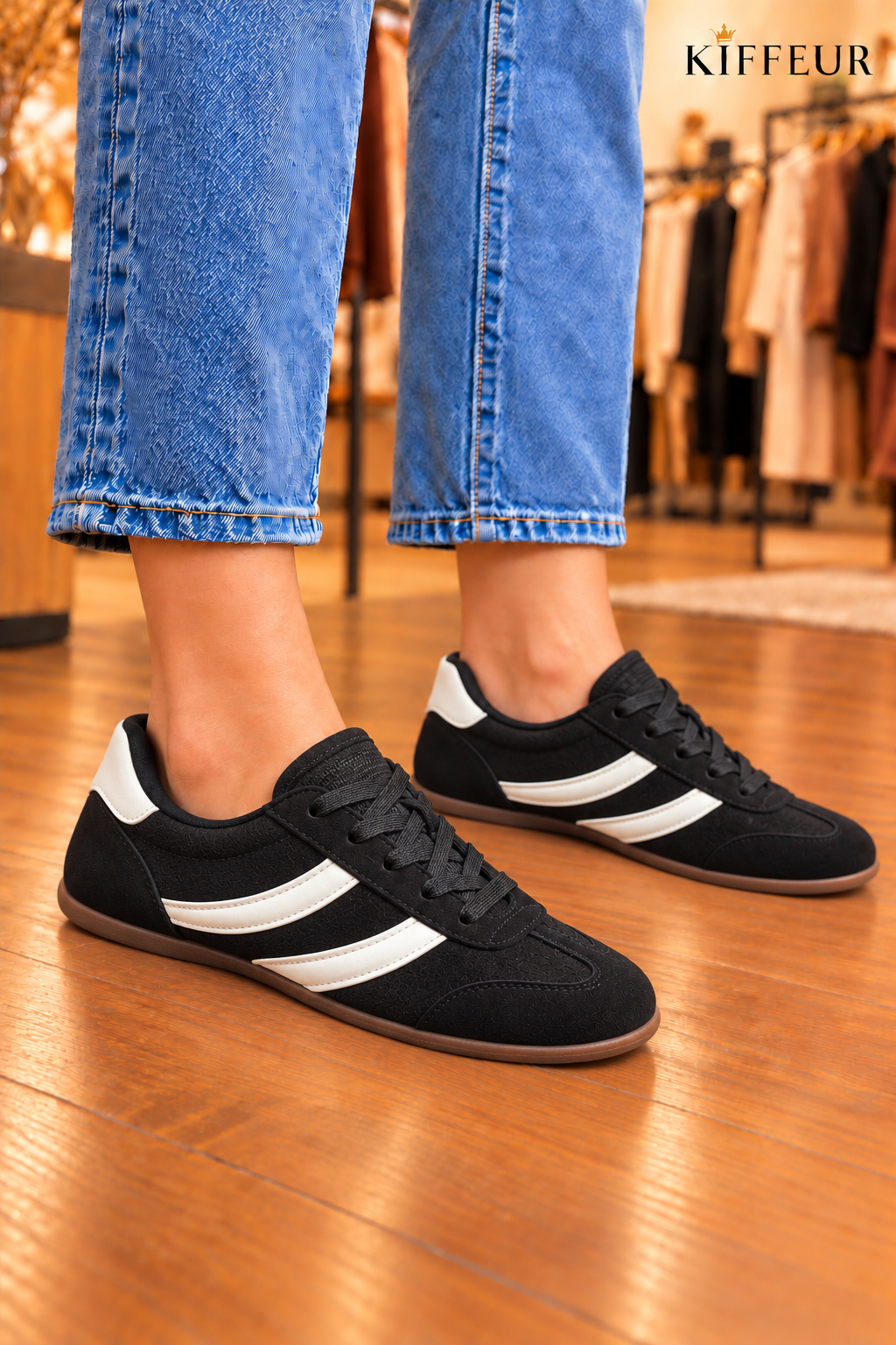 Baskets femme effet suédé noir à deux bandes courbes écrues – KIFFEUR