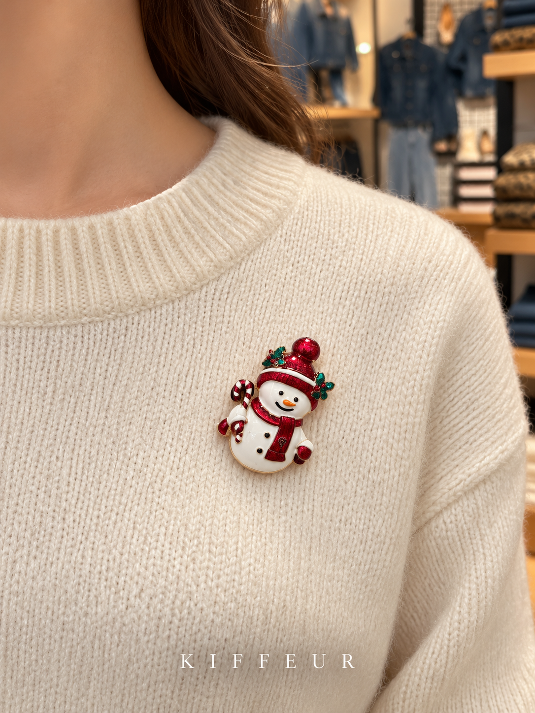 Broche aimantée Bonhomme de neige portée sur un pull – KIFFEUR