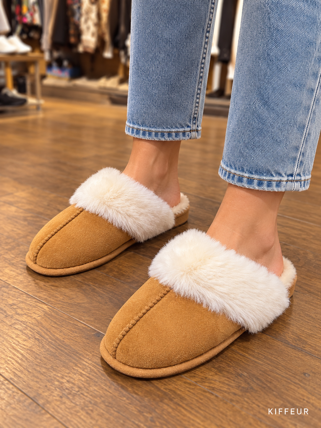 Chaussons à revers fourré portés – Camel