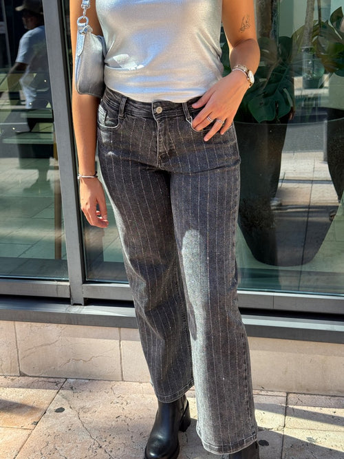 Jean Gigi – Droit Noir à Fines Rayures Brillantes