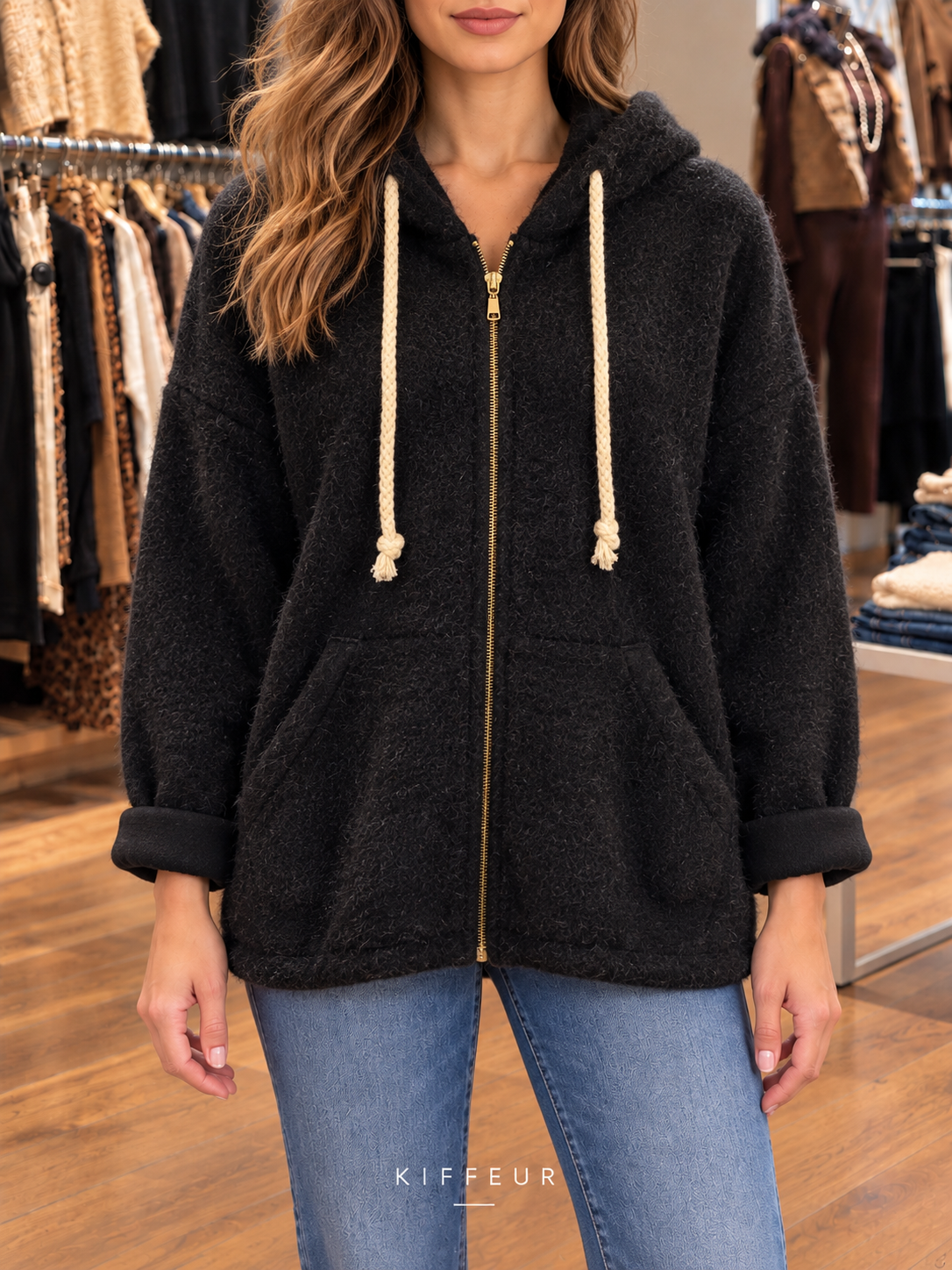 Veste zippée à capuche Noir – vue de face portée en boutique KIFFEUR